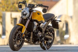 UM 摩托车在 EICMA 2024 上推出新车型系列